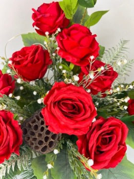 кладбище венок надгробие мемориальная композиция букет красные розы MOTHER'S DAY