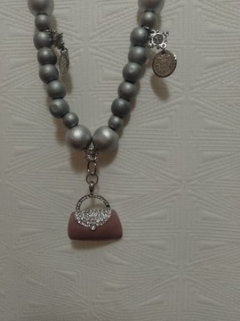 Długie, Bogato zdobione korale z zawieszką z Madrytu