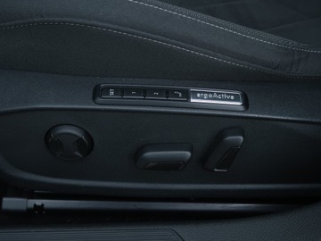 Volkswagen Golf VIII Hatchback Plug-In-Hybrid 1.4 TSI 204KM 2022 VW Golf 1.4 TSI eHybrid, Salon Polska, zdjęcie 17