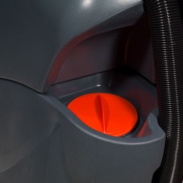 Поломоечная машина Numatic TGB4045, предназначенная для мытья устройств с батарейным питанием.