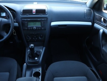 Skoda Octavia II Hatchback 1.9 TDI PD 105KM 2006 Skoda Octavia 1.9 TDI, Salon Polska, Klima, zdjęcie 7