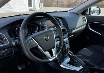 Volvo V40 II Hatchback Facelifting 2.0 T4 190KM 2018 Volvo V40 V40 190 KM Momentum Led Panorama Kamera Navi Tempomat Salon Pols, zdjęcie 14