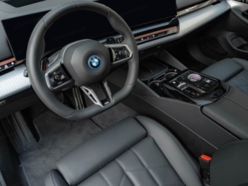 BMW Seria 5 G90-91 Sedan Plug-In 3.0 50e 489KM 2026 550e xDrive M Sport 3.0 (489 KM)| Hak holowniczy, elektryczny, zdjęcie 4