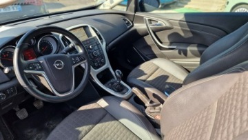 Opel Astra J Hatchback 5d 2.0 CDTI ECOTEC 165KM 2012 Opel Astra 2.0 Gtc 165KM, zdjęcie 22
