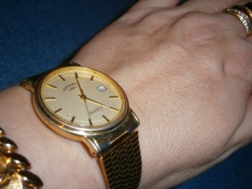 ПОВОРОТНЫЕ КВАРЦЕВЫЕ ПОЗОЛОЧЕННЫЕ ЧАСЫ С ДАТОЙ