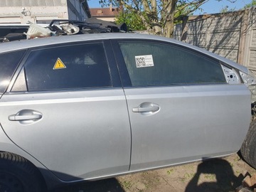 Toyota Auris II drzwi przednie prawe