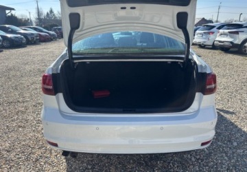 Volkswagen Jetta VI Sedan Facelifting 2.0 TDI 110KM 2016 Volkswagen Jetta Polski salon 2.0 Diesel 110KM, zdjęcie 5