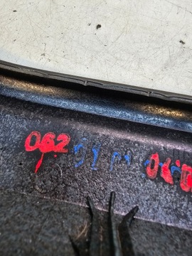 LOKETNÍ OPĚRKA DVEŘE LEVÝ PŘEDNÍ A4 B7 CABRIO 8H0867173