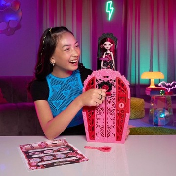 LALKA MONSTER HIGH STRASZYSEKRETY Ogrodowe zagadki, Draculaura