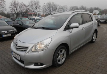 Toyota Verso Minivan 2.0 D-4D 126KM 2010