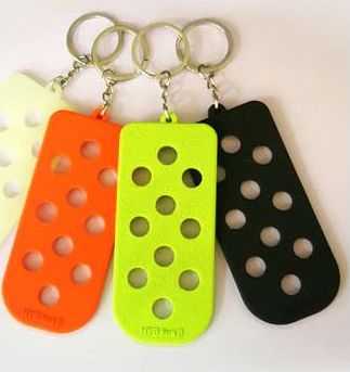 Брелок Crocs Jibbitz с белой булавкой - светящийся