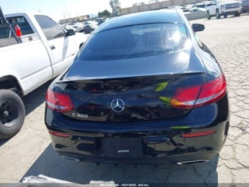 Mercedes Klasa C W205 2018 Mercedes-Benz Klasa C MERCEDES-BENZ C 300 2.0 Benzyna 241KM, zdjęcie 3