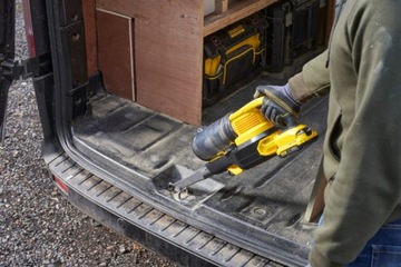 Ручной вертикальный пылесос 3в1 18V V20 аккумулятор 2.0Ач + аккумулятор Stanley Fatmax