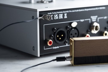 Pro-Ject Brush it Премиальная щетка для виниловых пластинок с заземляющим кабелем