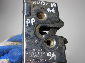 Замок входной двери правой Audi 80 B4 94R