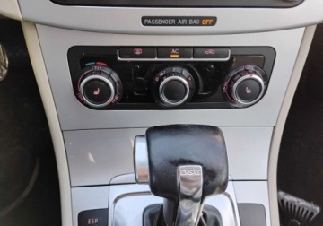 Volkswagen Passat CC 2.0 TSI 200KM 2010 Volkswagen Passat CC 2010r, 2.0 Benzyna. AUTOMAT. Uszkodzony prawy tyl. Je, zdjęcie 15