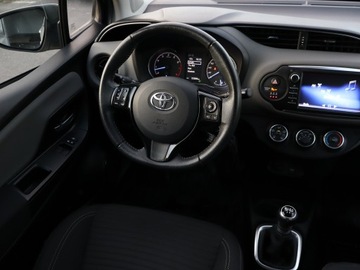 Toyota Yaris III Hatchback 5d Facelifting 2017 1.5 Dual VVT-iE 111KM 2018 Toyota Yaris 1.5 Dual VVT-i, Salon Polska, zdjęcie 6