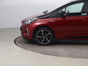 Toyota Yaris III Hatchback 5d Facelifting Hybrid 100KM 2017 Toyota Yaris 1.5 Hybrid, Salon Polska, zdjęcie 13