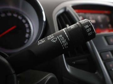 Opel Astra J Sports Tourer Facelifting 1.4 Turbo ECOTEC 140KM 2015 Opel Astra 1.4T Style Klimatyzacja Tempomat Navi, zdjęcie 28