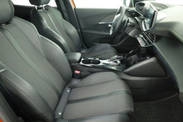 Peugeot 2008 II SUV 1.2 PureTech 130KM 2021 Peugeot 2008 1.2 PureTech, Salon Polska, zdjęcie 6