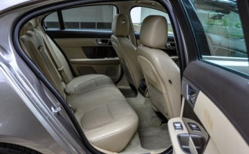 Jaguar XF I Sedan 3.0D V6 S 275KM 2010 Jaguar XF 3,0d (275KM) 2010 r. Automat Skory Bezwypadkowy 3.0 Diesel 275KM, zdjęcie 3