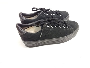 Женские кроссовки на платформе.