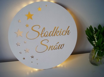 Деревянная табличка для фотографий месяцев.