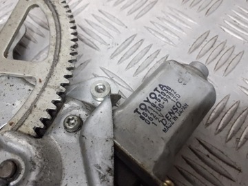 MECHANIZMUS OKNO PRAVÝ PŘEDNÍ TOYOTA YARIS I 85710-52030