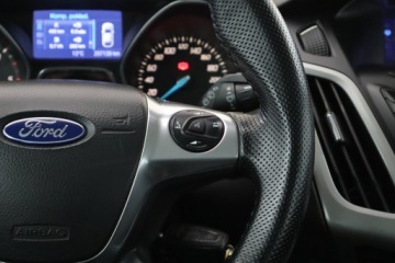 Ford Focus III Kombi 1.6 Duratorq TDCi DPF 115KM 2013 Ford Focus 1.6 TDCi, Navi, Klima, Parktronic,ALU, zdjęcie 17