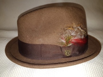 Brixton kapelusz gain fedora brązowy myśliwski z piórkiem 58