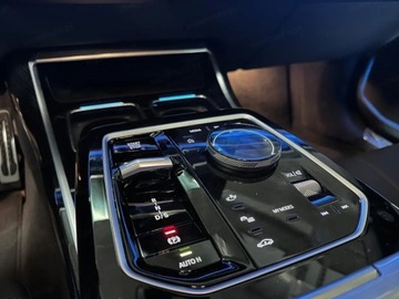 BMW Seria 7 G70 Sedan 3.0 40d 299KM 2025 BMW Seria 7 740d xDrive Sport Sedan 3.0 (299KM) 2025, zdjęcie 12