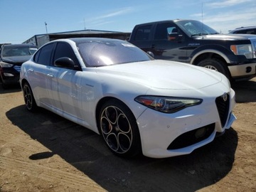 Alfa Romeo Giulia II Sedan Facelifting 2.0 Turbo 280KM 2023 Alfa Romeo Giulia 2023, 2.0L, 4x4, TI, po gradobiciu 2.0 Benzyna 280KM, zdjęcie 2