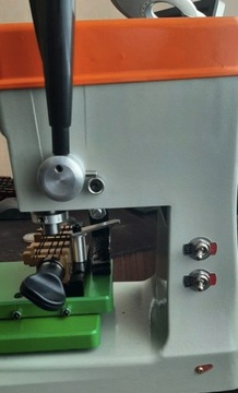 Станок для изготовления ключей, фрезерный станок и копировальный аппарат 998А