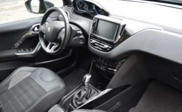 Peugeot 2008 I SUV Facelifting 1.2 PureTech 82KM 2018 Peugeot 2008 LIFT Benzyna Klimatyzacja 1.2 Benzyna 82KM, zdjęcie 7