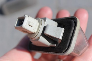 AVENSIS T25 LAMPA OSVĚTLENÍ TABULKY SPZ