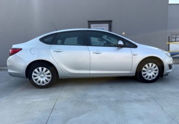 Opel Astra J Sedan 1.6 Twinport ECOTEC 115KM 2016 Opel Astra salon PL stan idealny po serwisie 1.6 Benzyna 115KM, zdjęcie 28