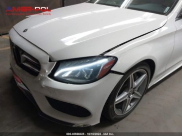 Mercedes Klasa C W205 2018 Mercedes-Benz Klasa C 2018 Mercedes-Benz C-Class C 300 Sedan 2.0 Benzyna, zdjęcie 4