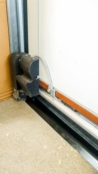 Порог гаражных ворот, гаражный уплотнитель, Полиуретан 20мм, 3М, сверхпрочный