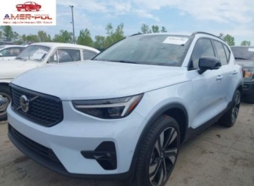 Volvo XC40 2025 Volvo XC 40 B5 Plus Dark Theme 2025 2.0 Benzyna 247KM