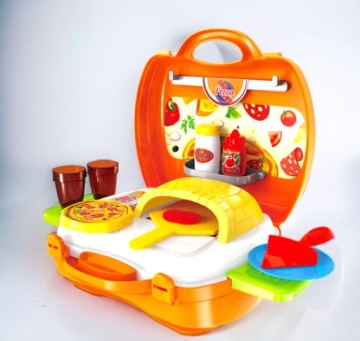 Кухонный набор для выпечки пиццы.