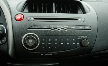 Honda Civic VIII Hatchback 3d 1.8 i-VTEC 140KM 2011 Honda Civic 1.8 i-VTEC 140KM benzyna niski przebieg PDC Climatronic welur, zdjęcie 18