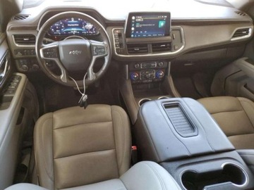 Chevrolet Suburban GMT900 2022 Chevrolet Suburban 2022, 5.3L, 4x4, K1500 Z71, po gradobiciu 5.3 Benzyna, zdjęcie 6