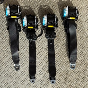 DESKA KOMPLETNÍ AIRBAG KONZOLA PÁSY KOKPIT TOYOTA YARIS IV 2020 ROK