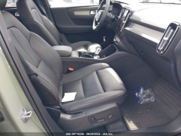 Volvo XC40 2024 Volvo XC 40 2024r, B5, Plus Dark, 2.0L, 4x4 2.0 Benzyna 247KM, zdjęcie 9