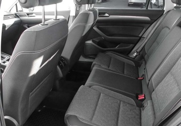 Volkswagen Passat B8 Variant Facelifting 2.0 TDI SCR 150KM 2023 Volkswagen Passat 2.0 TDI 150KM DSG Business Fotele Podgrzewane LED MATRIX, zdjęcie 10