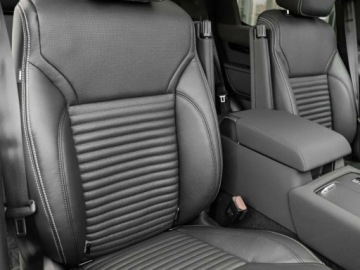 Land Rover Discovery V Terenowy Facelifting 3.0D I6 249KM 2025 Discovery V D250 Dynamic SE 3.0 (249KM) 2025, zdjęcie 3