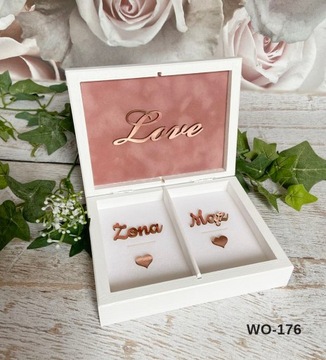 Коробочка для конвертов + обручальные кольца, золотые сердечки и кружево.