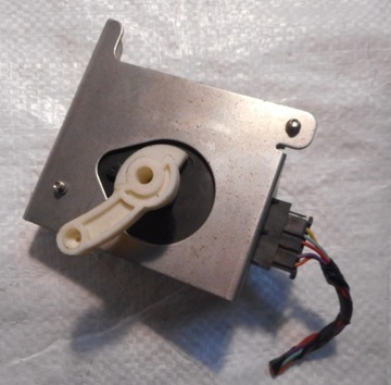 RENAULT KOLEOS I 08-16 MOTOREK RADIÁTORU