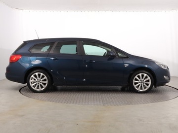 Opel Astra J Sports Tourer 1.4 Turbo ECOTEC 140KM 2012 Opel Astra 1.4 T, Xenon, Klima, Klimatronic, zdjęcie 5