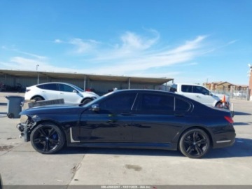 BMW Seria 7 G11-G12 2017 BMW Seria 7 750i 2017 4.4l 4.4 Benzyna 445KM, zdjęcie 2